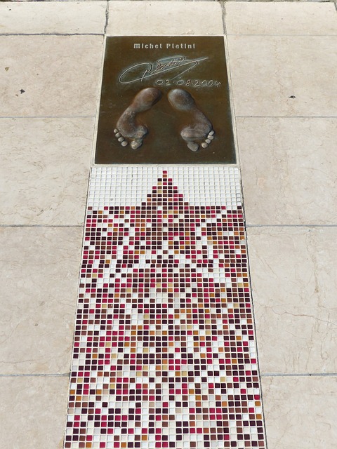 图片报：拜仁17岁小将吉布森因违反规定被送回母队翁特哈兴